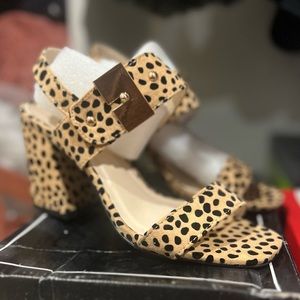 Qupid leopard print pumps 5.5